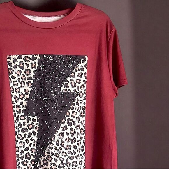 Lightning Bolt T-Shirt l Animal print accents l Short sleeves l 1X l EUC - Picture 7 of 9